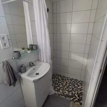 公寓 Vali Neni Kifozde Es