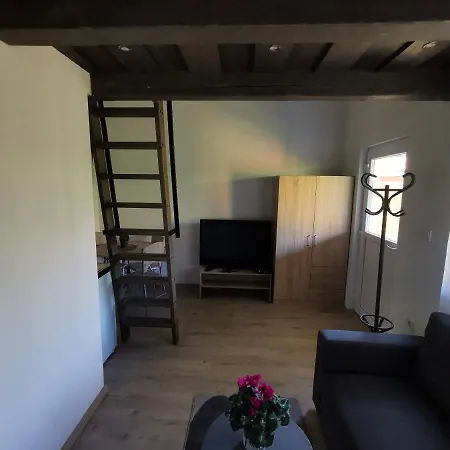 公寓 Vali Neni Kifozde Es *