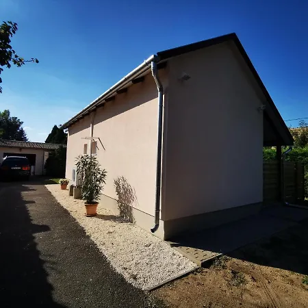 公寓 Vali Neni Kifozde Es *