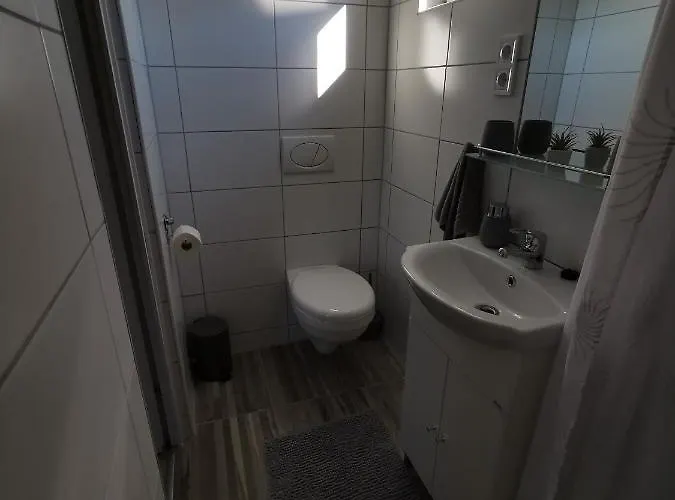 Vali Neni Kifozde Es Apartament Kismaros